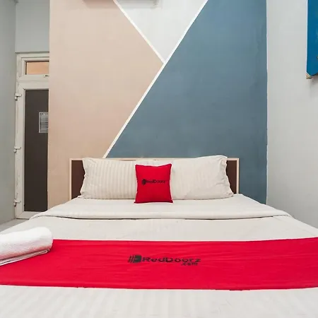 Reddoorz Near Binus Anggrek 2-3